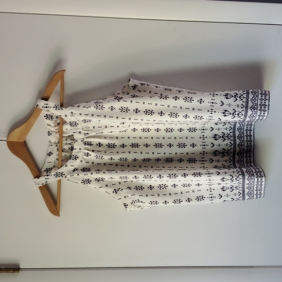 White tank top with blue detail, size XL. Never worn. - Picture 1 of 2